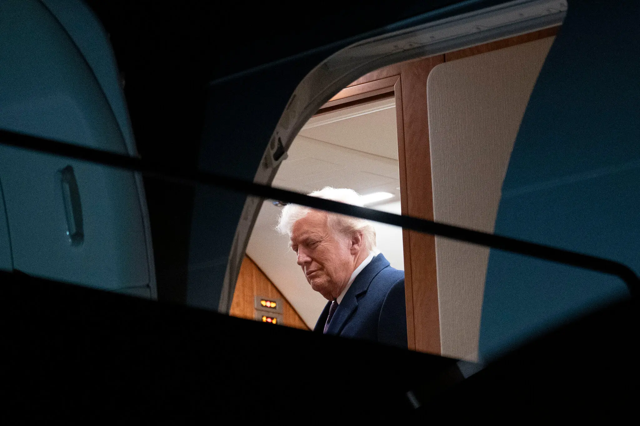 Обраний президент США Дональд Трамп у неділю заявив, що він «підтверджує, що жодна компанія, яка допомогла запобігти вимкненню TikTok до мого наказу, не нестиме відповідальності»